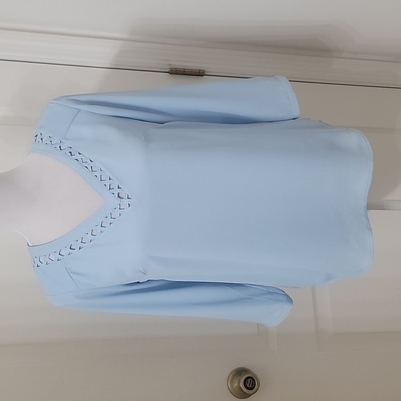 The Limited Size XS Light Blue Lattice Cutout V-Neck 3/4  Sleeve Blouse, NEW - Picture 1 of 12